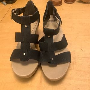 Dr. Scholl’s black wedge sandal 6.5